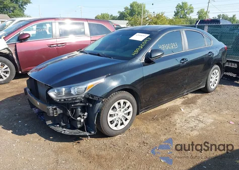 2021 Kia Forte Fe/Lxs z USA, uszkodzony, nr VIN 3KPF24AD6ME368130